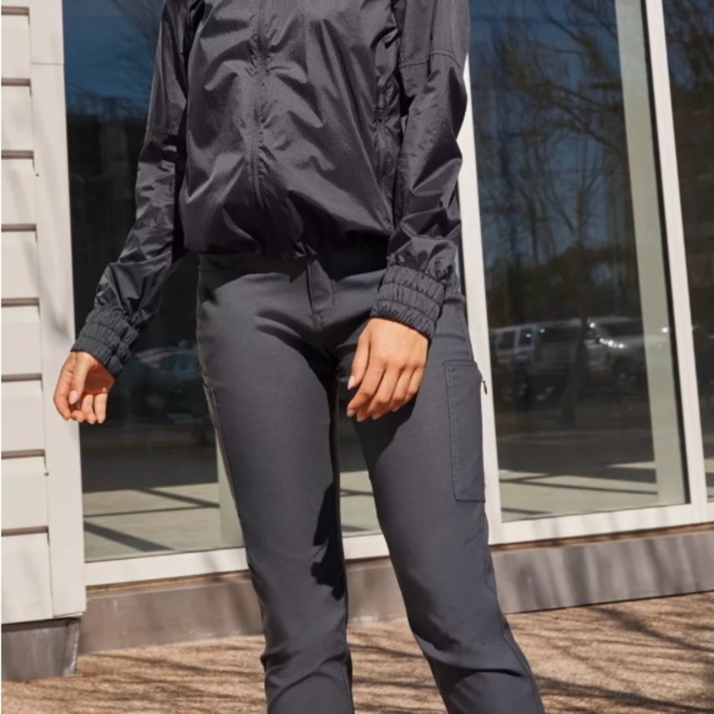 Women's Prana Halle II Jogger Size 4R Coal Gray